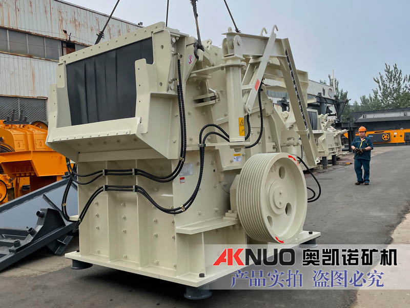 石料破碎設備適用于玄武巖-鵝卵石-青石-花崗巖 粗碎、中碎、細碎靈活配置 石料破碎設備適用于玄武巖-鵝卵石-青石-花崗巖 粗碎、中碎、細碎靈活配置